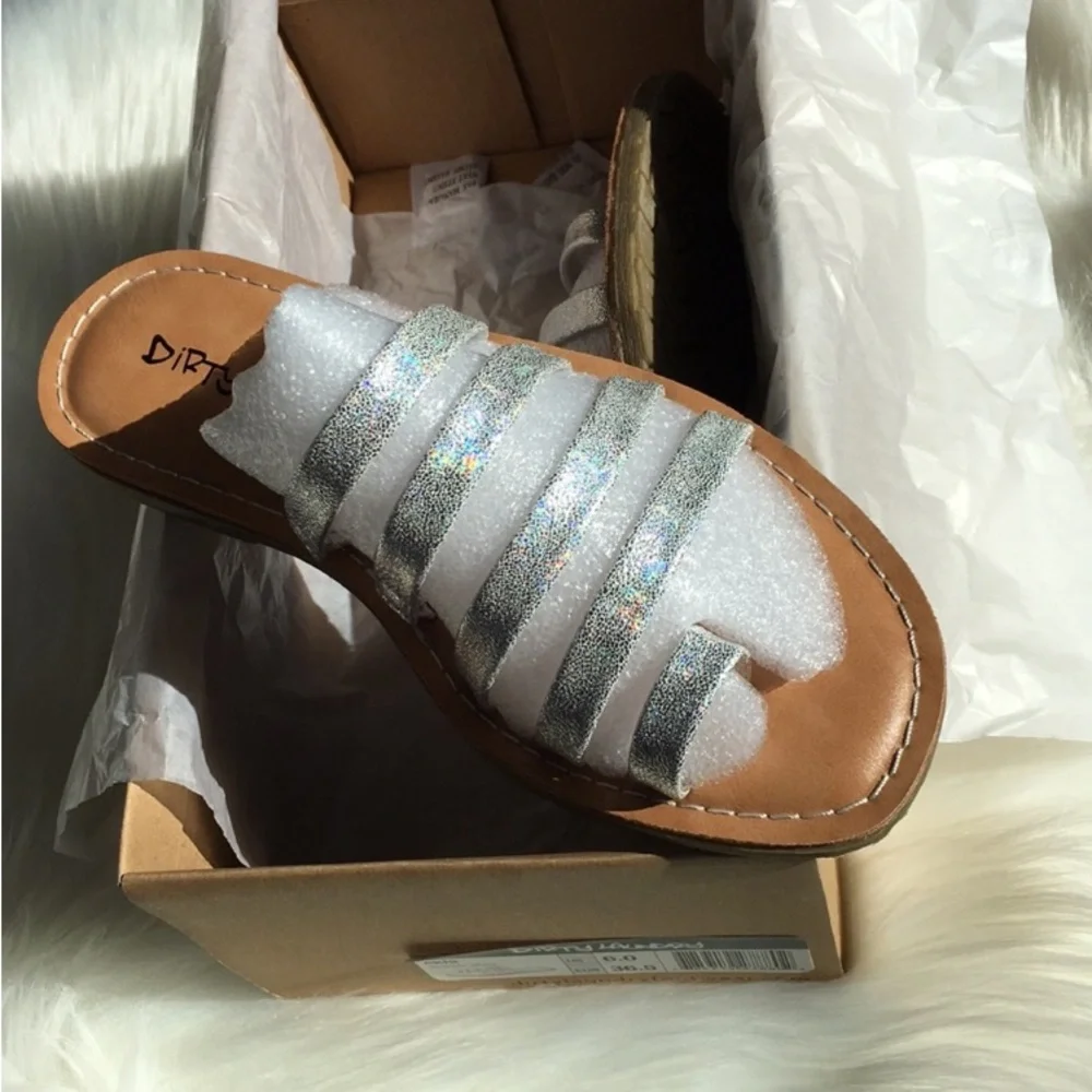 NWT Dirty Laundry Big Girl Erika Strappy Silver Flat Sandals